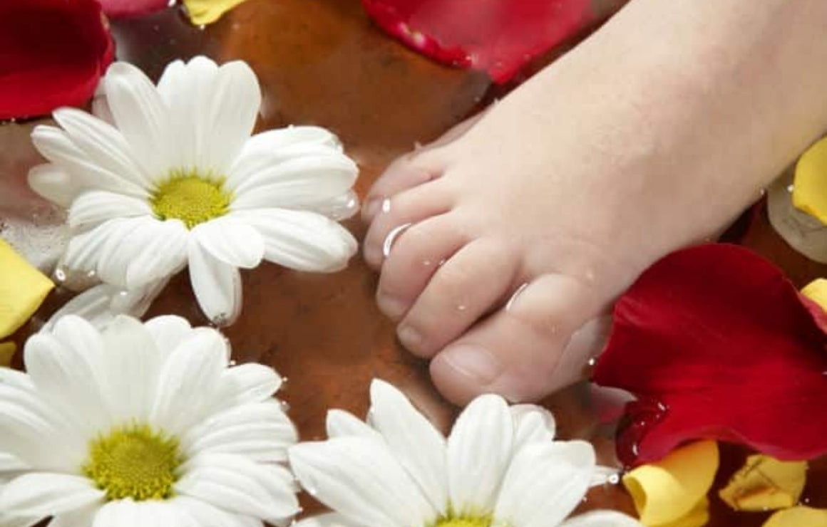 Lele's Kiddie Foot Spa with Nail Polish